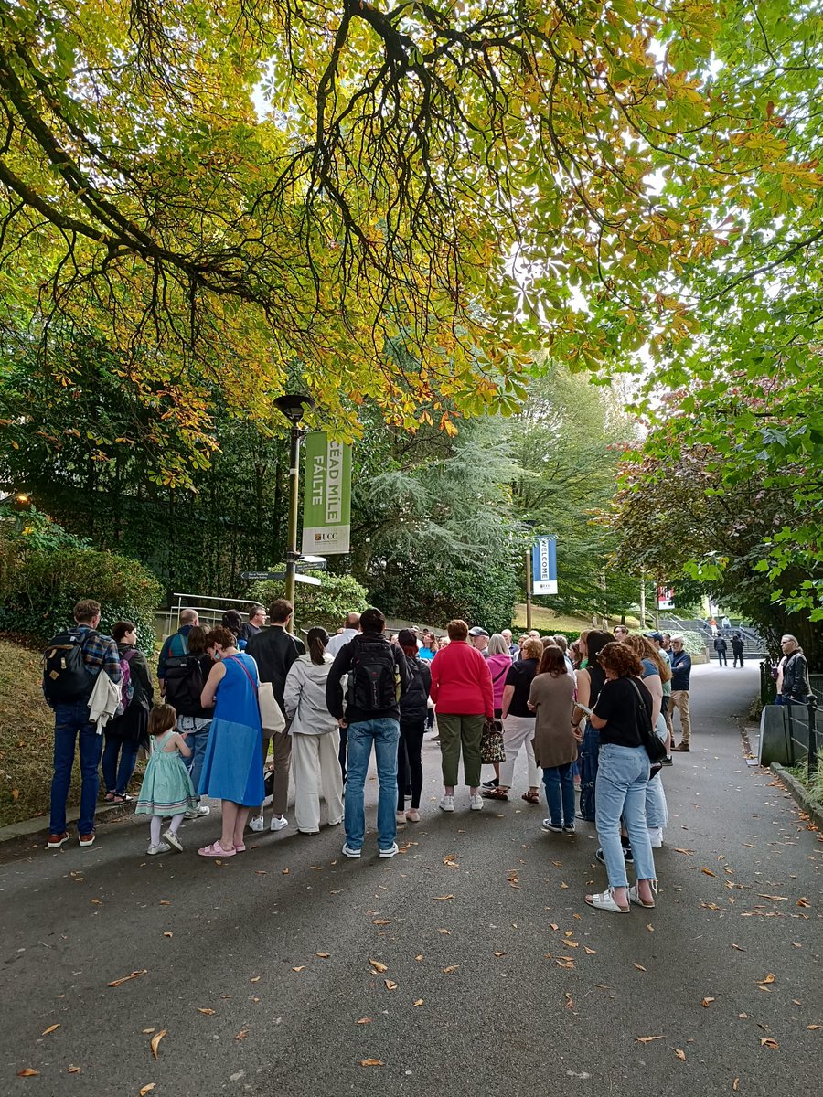 Irish Tree Explorers Network (@iten_ucc) on Twitter photo This #TreeTuesday, let’s celebrate autumn tree leaf colours! 🍂 Leaf senescence is the magic behind this transformation, as chlorophyll breaks down, vibrant carotenoids are revealed. For more on trees visit: ucc.ie/en/tree-explor…
<a href="/Researchirel/">Research Ireland</a> This #TreeTuesday, let’s celebrate autumn tree leaf colours! 🍂 Leaf senescence is the magic behind this transformation, as chlorophyll breaks down, vibrant carotenoids are revealed. For more on trees visit: ucc.ie/en/tree-explor…
<a href="/Researchirel/">Research Ireland</a>