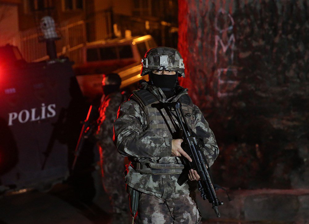 Sayın bakanım <a href="/AliYerlikaya/">Ali Yerlikaya</a> 32. Dönem POMEM adayları 2024 yılı bitmeden ilanın gelmesini istiyor. 

#pomemilanbekliyor