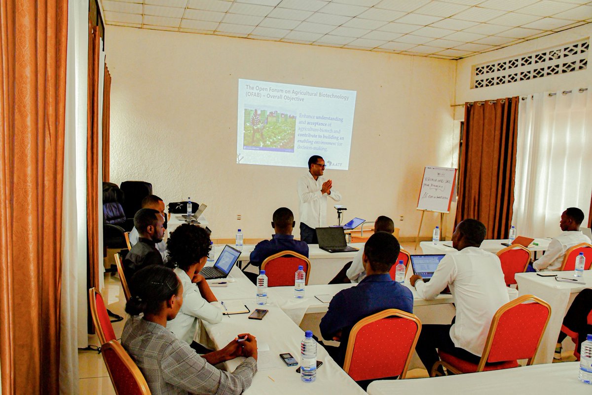 ChristopheUwiz's tweet photo. @OfabRwanda is conducting a 5 day-Workshop in @MusanzeDistrict on Impact story telling for social media influencers in Agriculture. The aim of the workshop is to empower them through promoting the awareness of biotechnology in Agriculture of Rwanda. 

@ScienceAlly_Rw @RwandaAgri https://t.co/exTnkuO1e9