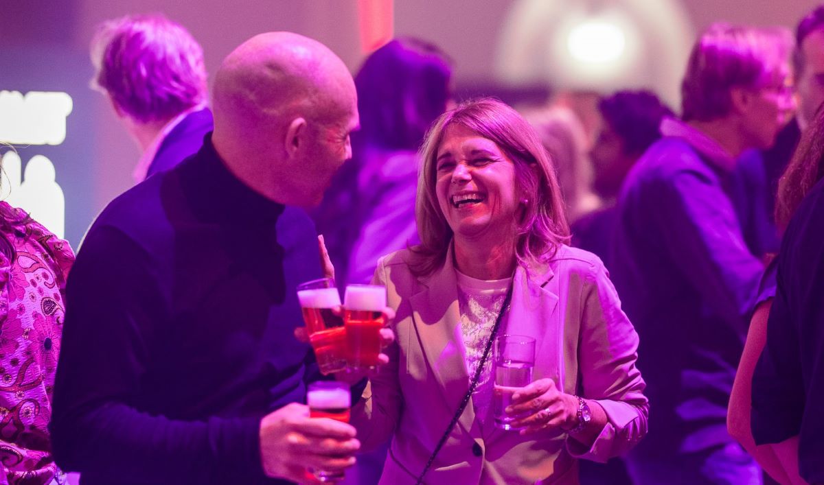 Notaris Karen Verkerk zit sinds 1 okt in het #KNB-bestuur. Wat weten we eigenlijk van deze #notaris? Ze zet zich al jaren in verschillende rollen in voor het #notariaat. Bestuurslid van de KNB, dat stond nog niet op haar cv. 
➡️Leer Karen beter kennen: knb.nl/notariaat-maga…