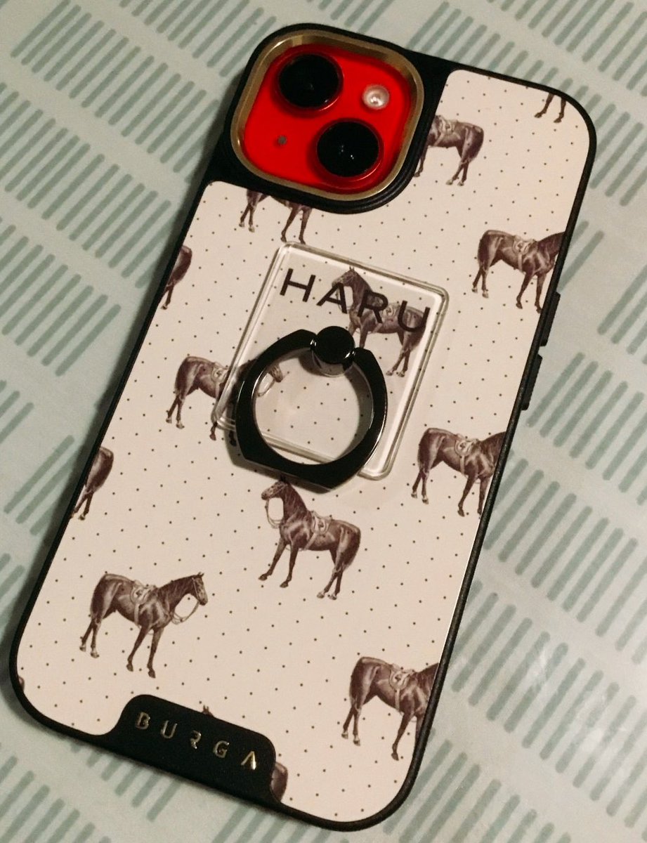 r301F640zJ72Gbf's tweet photo. スマホケースを変えました！
お馬さん柄で可愛いの見つけた🐎🎶
印字ができたので『HARU』にしてみた😊
別売りで購入したスマホリングを付けたらいい感じ☺️
まだ何種類か他にもお馬さん柄のスマホケースあったから見てみて🎶

https://t.co/aHU74B19dy

#BURGA
#お馬さんグッズ
#スマホケース https://t.co/V3ajZNQXDt