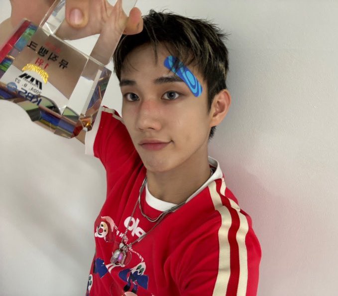 rntak's tweet photo. winning 1st place at Music Bank with ‘Sad Song’ feels amazing! this award means so much. big thanks to my awesome P1ece, you’re the real MVPs!🥇 https://t.co/GqE4L9xY37