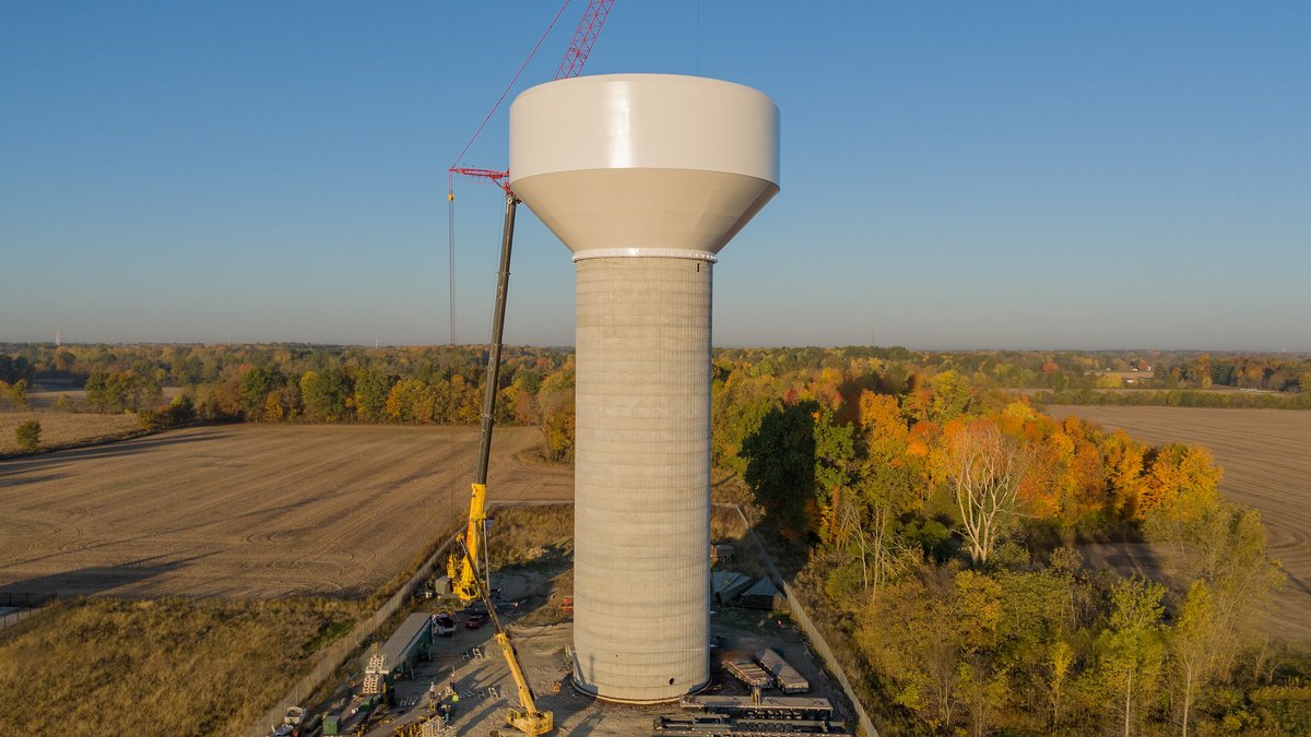 Over the weekend, the nearly 200-foot water tower on Clover Valley Road lifted its 2-million-gallon water tank to the top. Once completed, this essential addition will support water demands within the New Albany International Business Park.

#NewAlbanyOhio