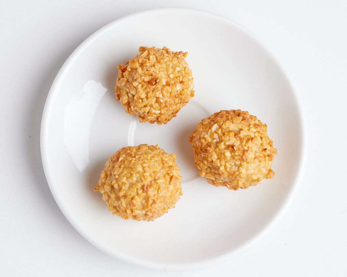 52Moments's tweet photo. 🙌Encara no has vingut a tastar els nostres panellets?

➡️100% artesanals.
➡️Base de farina d'ametla, sucre i ou.
➡️8 varietats diferents: pinyons, cafè, maduixa, coco, ametles, xocolata amb llet i molt més! 

#52moments #52momentsambtu #momentsinoblidables #panellets https://t.co/y8qEb8cSQw