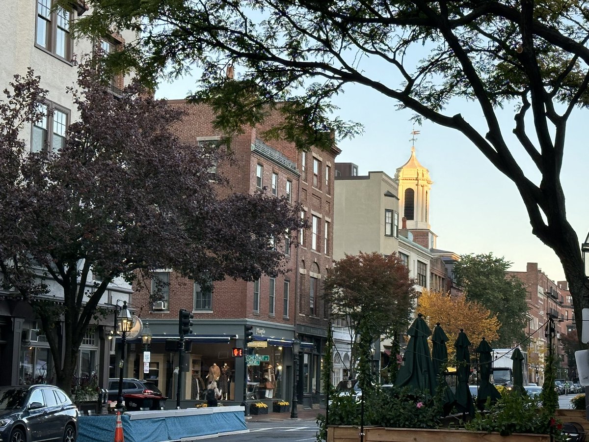 PathDocBoston's tweet photo. #BostonFall #BeaconHill #MildTemps #RockinToOldSchoolNSync 🎶🎧🍁🍂 https://t.co/QCVSIfs24O