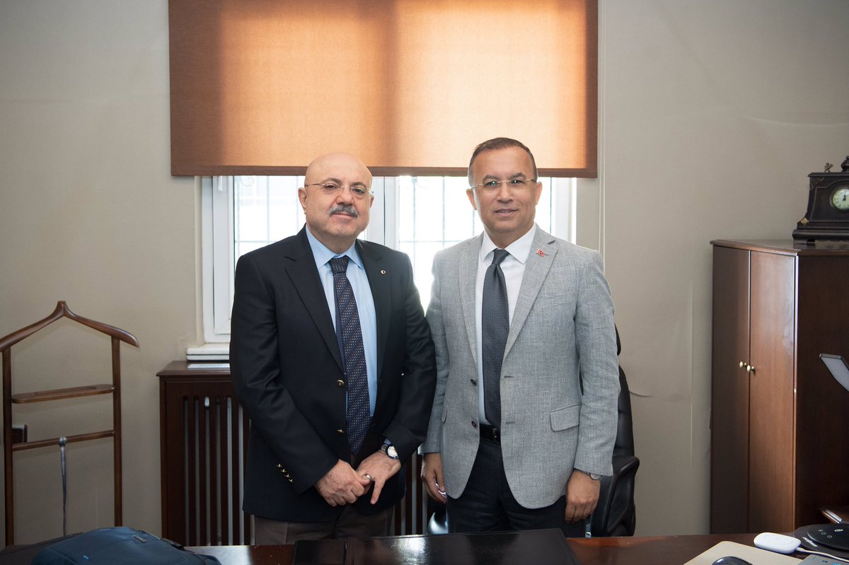 Valimiz Kemal Çeber, SB Yapı firmasını ziyaret ederek faaliyetleri hakkında firma sahibi Mehmet Selçuk Bilici’den bilgi aldı.

<a href="/kemalcebervali/">Kemal Çeber</a>
