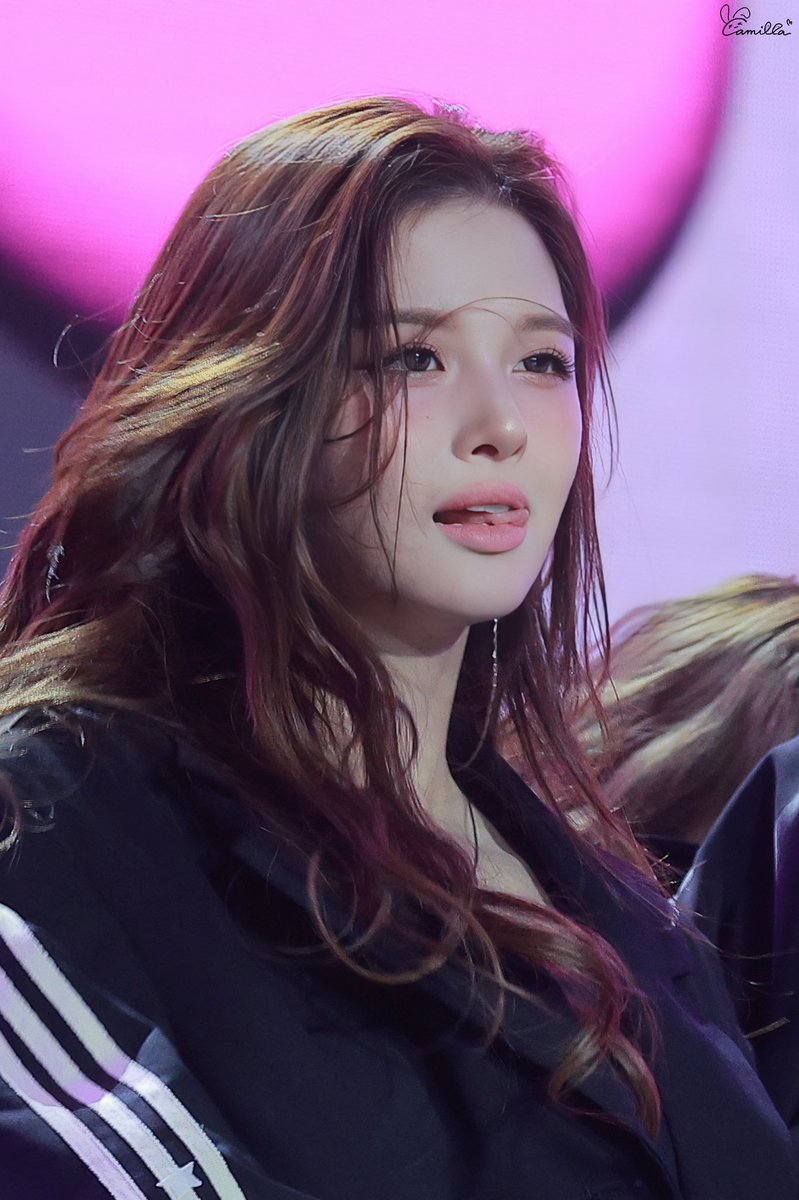 sullyoonpics's tweet photo. MISS SULLYOON?! https://t.co/0QyzcwUWbZ