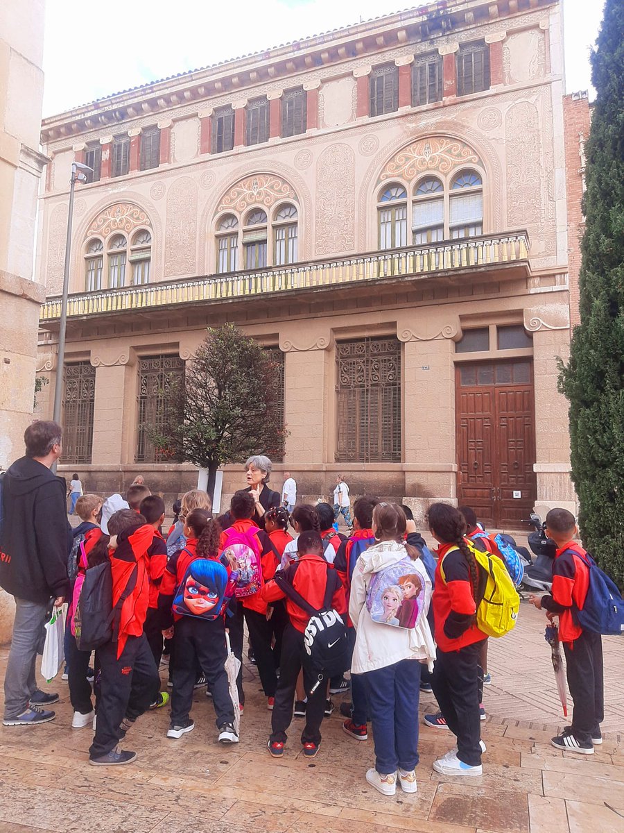 🏛 els alumnes de 3r, en el marc del seu projecte, han visitat molts dels edificis emblemàtics de la nostra ciutat de la mà de la Cisca, del patronat de turisme. 
Gràcies per apropar-nos a la nostra ciutat i poder-la descobrir novament.#ADNprim #transformacióeducativa  #projecte
