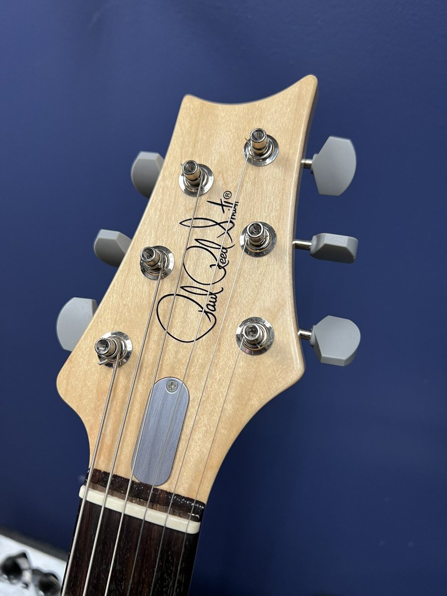 TomoJustFunky's tweet image. I brought this guitar to @BerkleeGuitar today! I love Tuesday morning very much! 

This guitar is very special one! @prsguitars @JohnMayer model that John really wanted me to have first!
Thank you John!! Great inspiration to everyone! #silversky 

@Grandeuomo2016 @PICKBOY1967