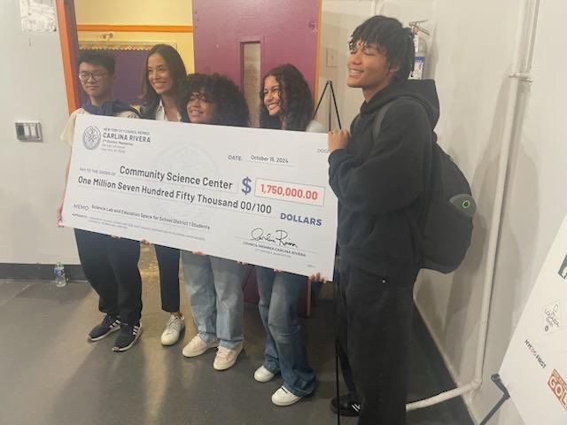 MarkEastSide's tweet photo. Thank you so much to ⁦⁦@CMCarlinaRivera⁩, Joe Vincente, @District1NYC &amp; so many others for their support in making the LES Science Center a reality for students and families in our neighborhood. We can’t wait to have everyone visit this spring. https://t.co/dEaCsHJIc5