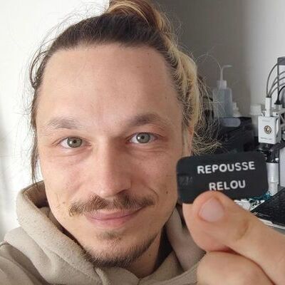 LMPositif's tweet photo. 🇫🇷 Un habitant de Caen, Quentin Duteil, a conçu un sifflet pour lutter contre le harcelement de rue. Depuis quelques jours, les commandes du sifflet "repousse relou" affluent de toute la France, et même d’autres pays. 🚨 (Le Parisien)

📸 Quentin Duteil https://t.co/lKJwR3AqIe