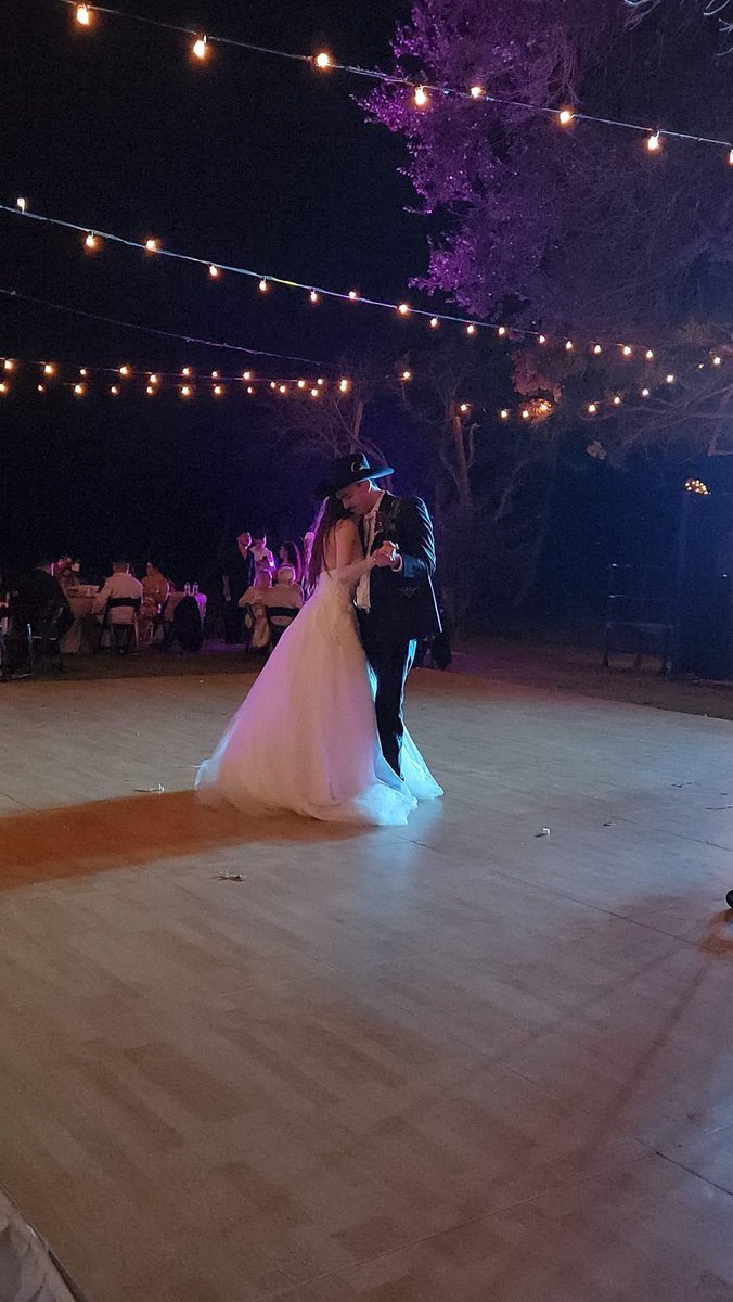 Alex6Zar's tweet photo. The Salazars 💍 
Oct. 19, 2024 https://t.co/Y4i8pYjpMT