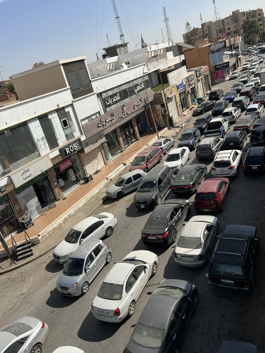 MountherSenussi's tweet photo. زحمة المدارس منطقة الحدائق 🚙 🚙 🚘 https://t.co/N3W1u0G0xq