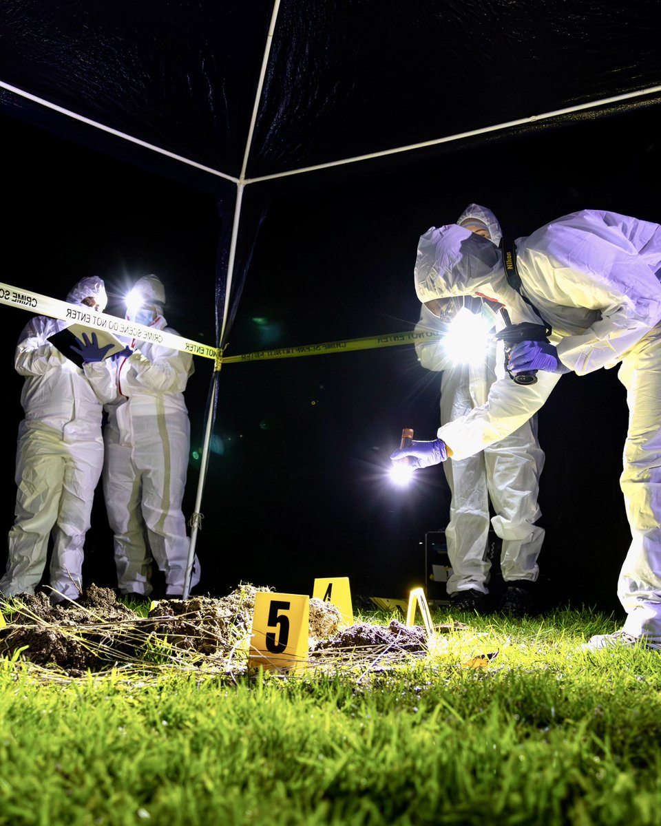 uniofbeds's tweet photo. Last week our #Forensic, #Policing, #Paramedic &amp; #Media students took part in a Crime Scene Simulation where they got to apply the skills they’ve learnt, gain valuable experience and collaborate with other students from across the different subject areas! 👮‍♀️🧬👨‍⚕️🔍 https://t.co/YnbzfWcfFo