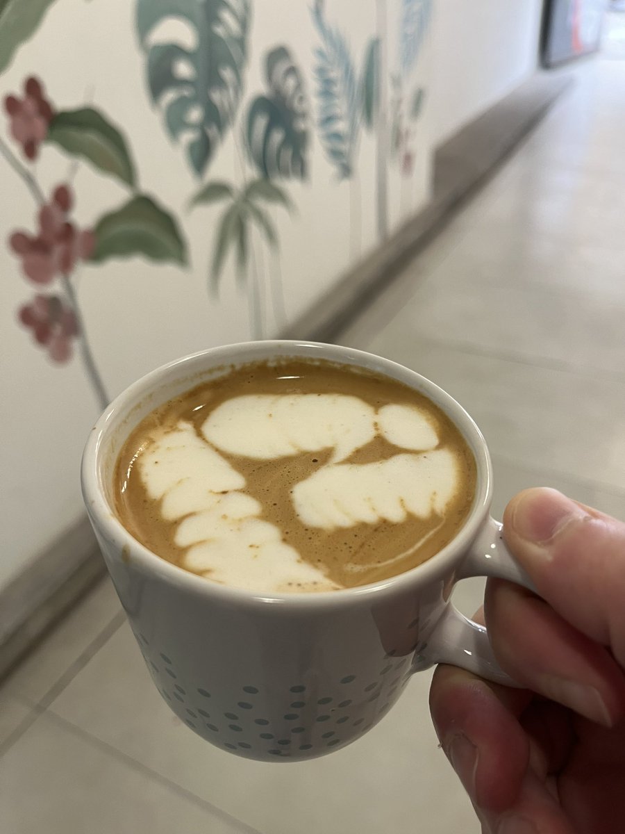 HindCZ's tweet photo. Musím říct, že mít skvělou kavárnu ve vnitrobloku je požehnání i prokletí zároveň :) #Mazelab https://t.co/I9uP1JfJvp