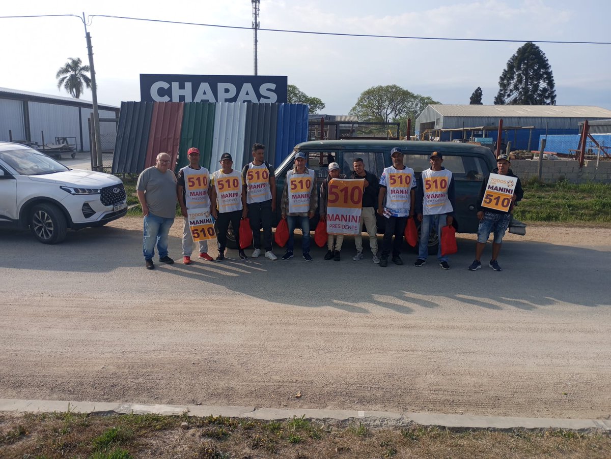lista510's tweet photo. Puerta a puerta en Paso Carrasco!!

Pedí tu lista!!
Votá a #ManiniPresidente https://t.co/BBzhWOsRLR