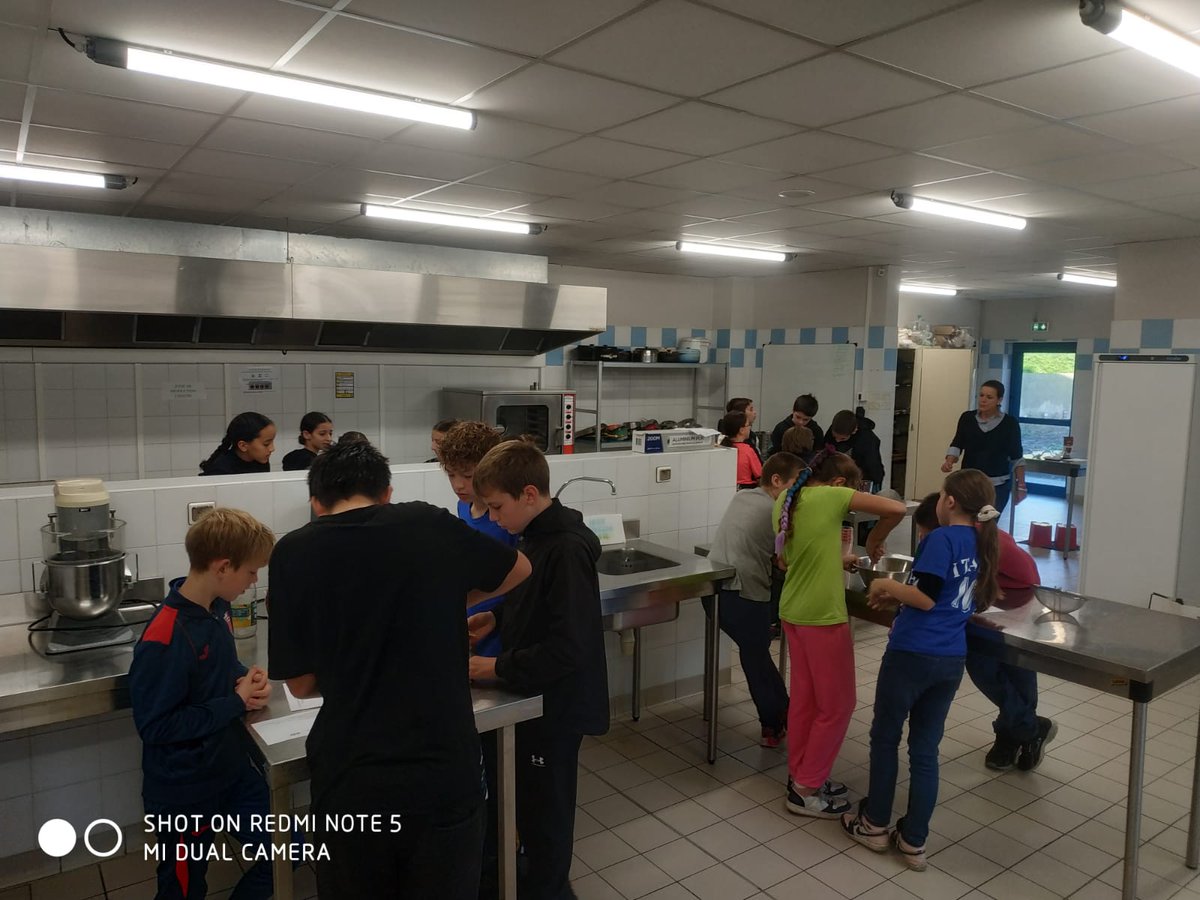 Gourmandises réalisées lors de l ecole ouverte, lecture de consignes, traductions des recettes dans d autres langues...