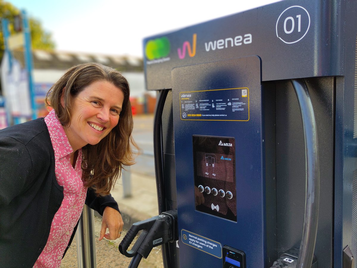 MidDevonDC's tweet image. A new electric vehicle (EV) charger has been installed at William Street car park in #Tiverton. 🔋🚗

We now host 18 public charge points at our car parks and leisure centres, with Crediton &amp;amp; Cullompton next in line to receive a new rapid charger.  

sustainablemiddevon.org.uk/events-and-new…