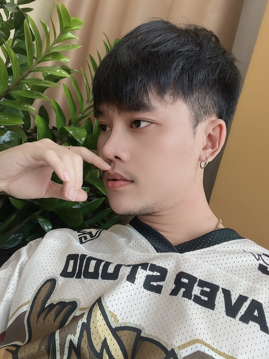 soine03's tweet photo. Nhìn mặt a khó ưa vậy thôi
chứ thiệt ra tính anh cũng vậy đó ..! 😎 https://t.co/e404IKUNvF