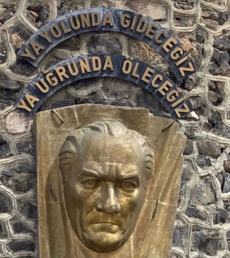 YA YOLUNDA GİDECEĞİZ, 
YA UĞRUNDA ÖLECEĞİZ!