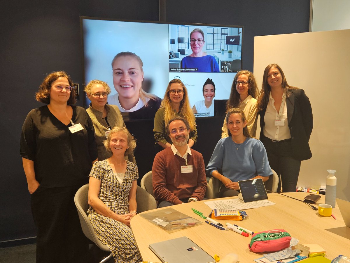 INSST_MITES_GOB's tweet photo. El #INSST presente en la reunión del grupo "Wellbeing at work" de #PEROSH
Nuestras compañeras Carmen Mucientes, Carina Liarte y Jimena Cazzaniga debatieron sobre el bienestar laboral junto a expertos de instituciones europeas.
#BienestarLaboral
🔵https://t.co/gTLINjRnpy https://t.co/riadRANFgi