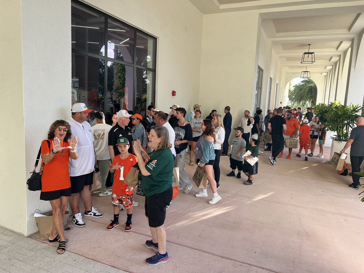 mrcaneslegend's tweet photo. The Hurricanes Team Store's  event was truly exceptional, and I would like to extend my gratitude to all the @CanesFootball fans who attended to show their admiration and love for Cam Ward and @XavierRestrepo1 remarkable season. #UFamily 🙌💪 https://t.co/1iU1NKTIbm