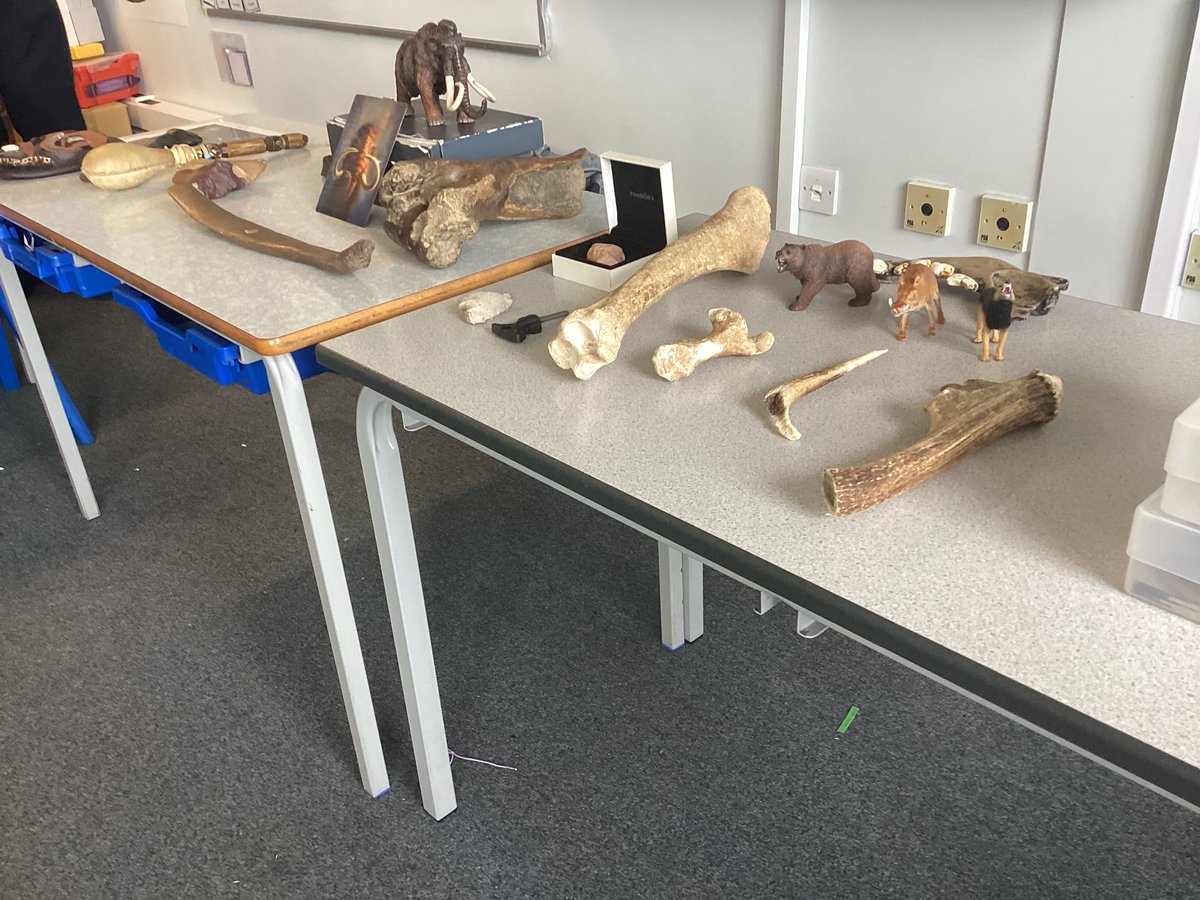 SpringwellYear3's tweet photo. 3L were visited by archaeologist, Dr Hill. We learned about Liverpool during the different periods of the Stone Age. We saw and held actual artefacts and also practised some of the survival techniques that stone age Britons would have had to use daily. @Springwellpark_ https://t.co/dTaWrLLRmK