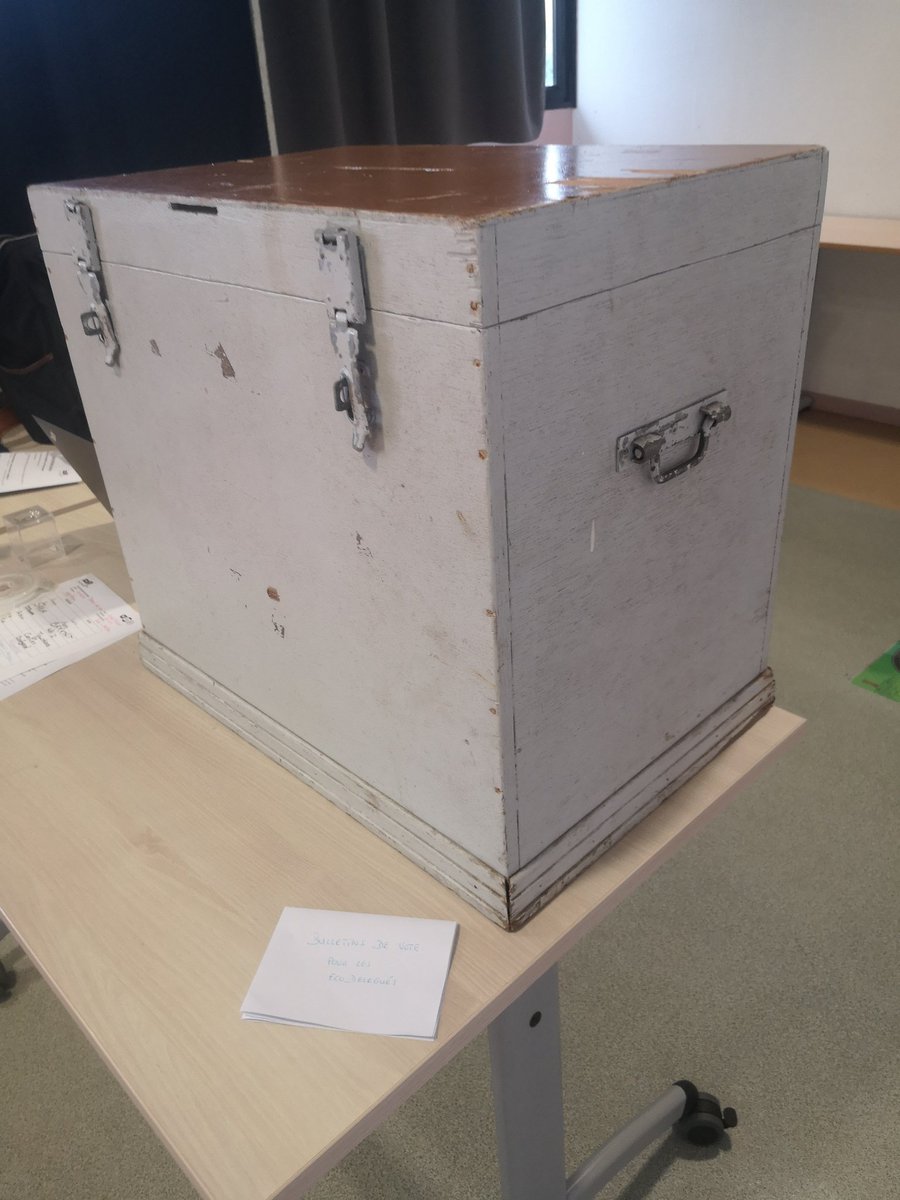 La semaine de la démocratie scolaire est terminée. Félicitations aux élèves élus délégués et eco délégués. Félicitations aux élus au Conseil d administration. Bravo aux parents et aux personnels qui s engagent en se présentant.