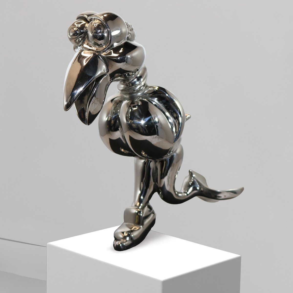 Xulemmx's tweet image. The artwork “Scary Chicken” powerfully brings attention to people's tendency to run away when confrontation threatens or becomes challenging.
.
.
#xulemm
#naturesecrets
#secretsofnature
#artcollector
#artcommunity
#artgallery