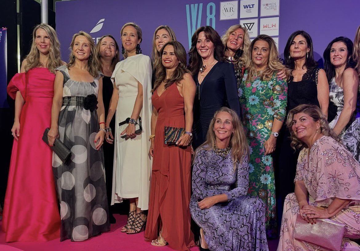 Cena benéfica en apoyo a <a href="/ContraCancerEs/">Asociación Española Contra el Cáncer</a> para la investigación contra el #CáncerDeMama

Organizada por #W8, red de mujeres líderes en distintos sectores profesionales de la economía española, y promovida por <a href="/WomenLegalW/">Women in a Legal World</a> 

Junto a mis queridas <a href="/ErikaTorregrosa/">Erika Torregrossa</a> y <a href="/marlen_estevez_/">Marlen Estevez</a>