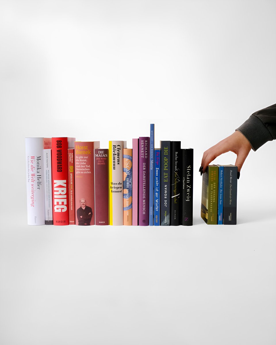 Kaum sind die Koffer und Kisten von der Buchmesse ausgepackt, stehen schon die neuen Bücher aus dem Oktober für euch in den Buchhandlungen parat! Zu was greift ihr direkt?

Mehr zu den Büchern erfahrt ihr hier:

hanser-literaturverlage.de/buecher/neuers…