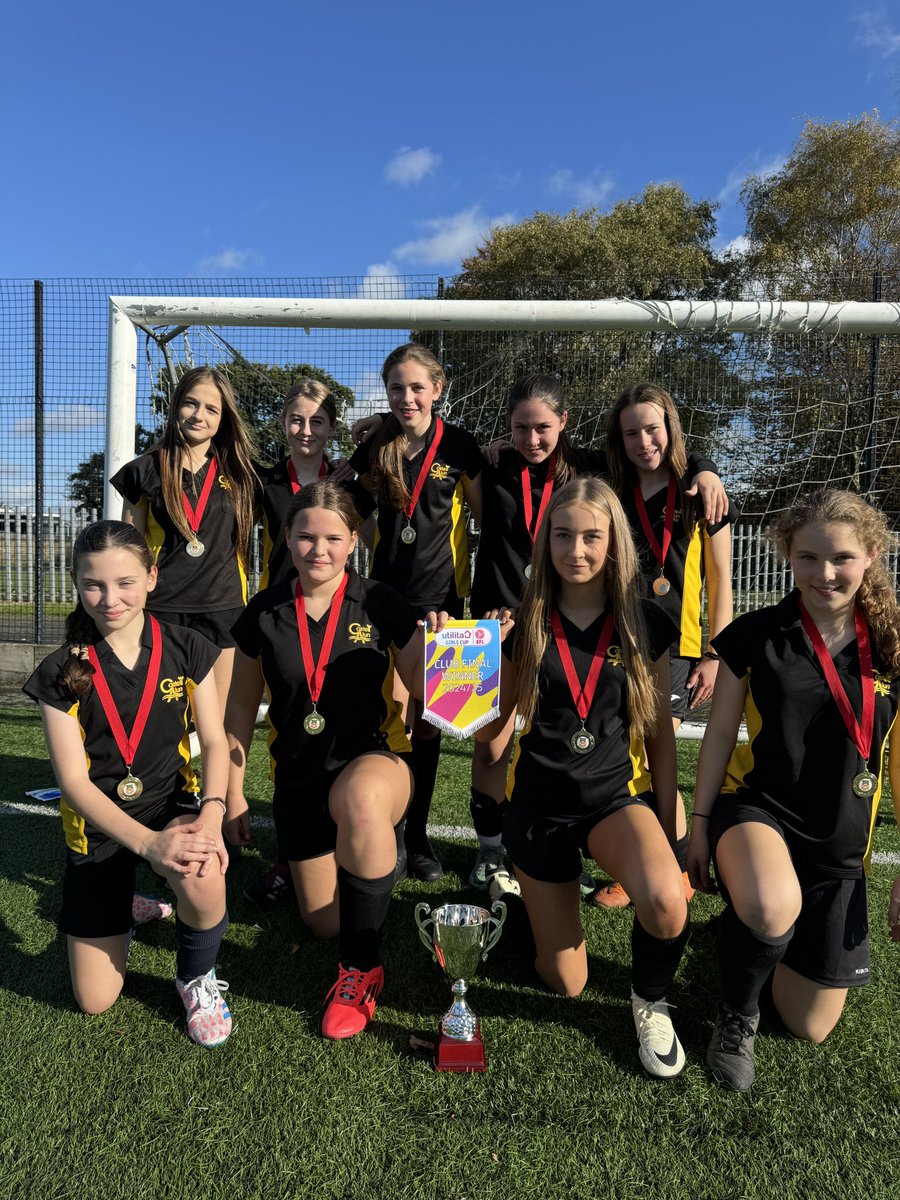 CAHS_PE's tweet photo. Llongfarchiadau to our Year 8 girls football team who won the @UtilitaFootball Girls competition with @Wrexham_AFC heddiw! We will now represent Wrexham AFC in the next round.. da iawn genod ⚽️🎉 @CastellAlun https://t.co/pymgvBmBrW