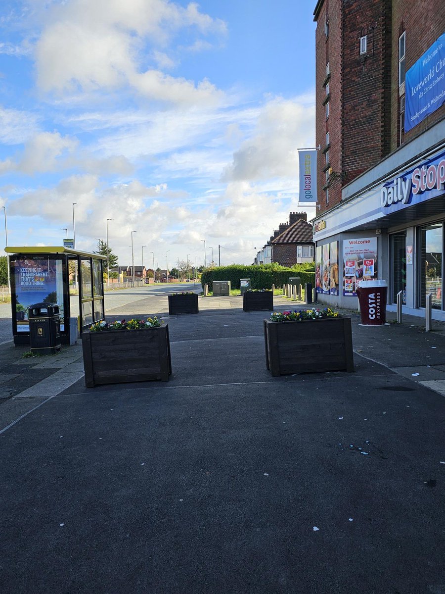 harrydoyle96's tweet photo. Dovecot is blooming 🌷 🌺
After complaints over pavement parking outside the Daily Stop shop, I have had 4 planters installed and they are now planted up.
Making our shopping parade and bus stop safer for pedestrians and passengers.
#MakeDovecotCleanAgain https://t.co/2kuBO4DcDn