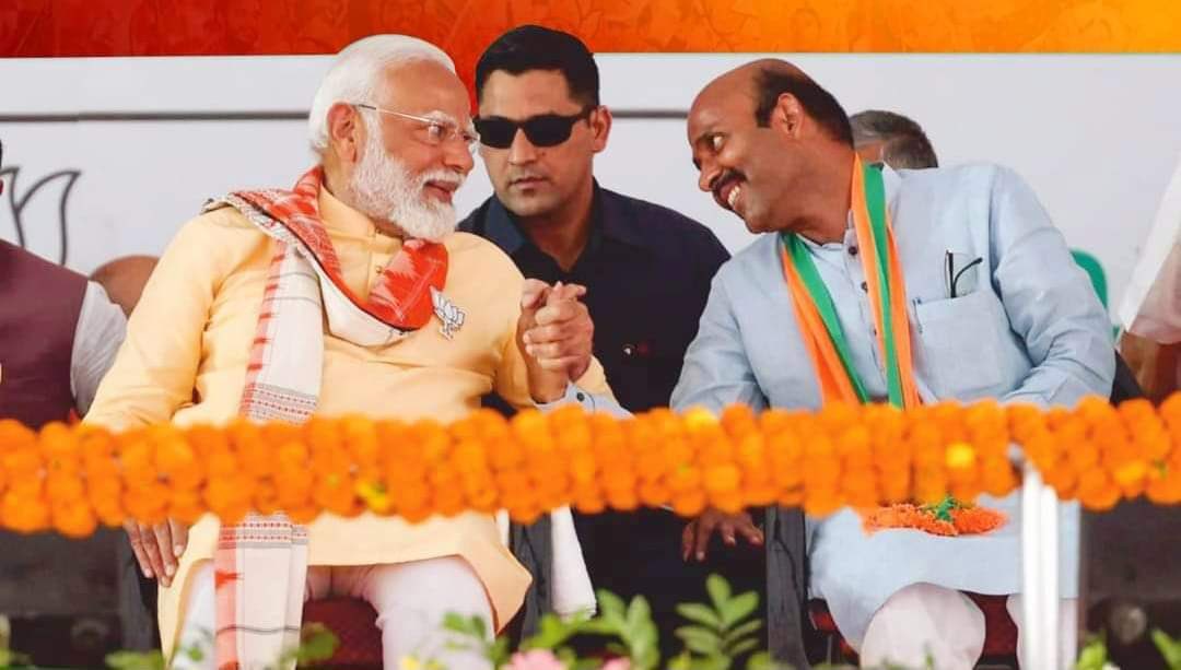 आज मेरे जन्मदिन के अवसर पर आप सभी मित्रों,शुभचिंतकों, क्षेत्रवासियों एवं श्रेष्ठ जनों द्वारा प्रत्यक्ष एवं विभिन्न माध्यमों से प्रेषित स्नेहिल शुभकामनाएं प्राप्त हुई।आप की शुभकामनाओं के लिए मैं हृदय तल से आप सभी का आभार व्यक्त करता हूं। यह आप सभी का आशीर्वाद और स्नेह ही है जो