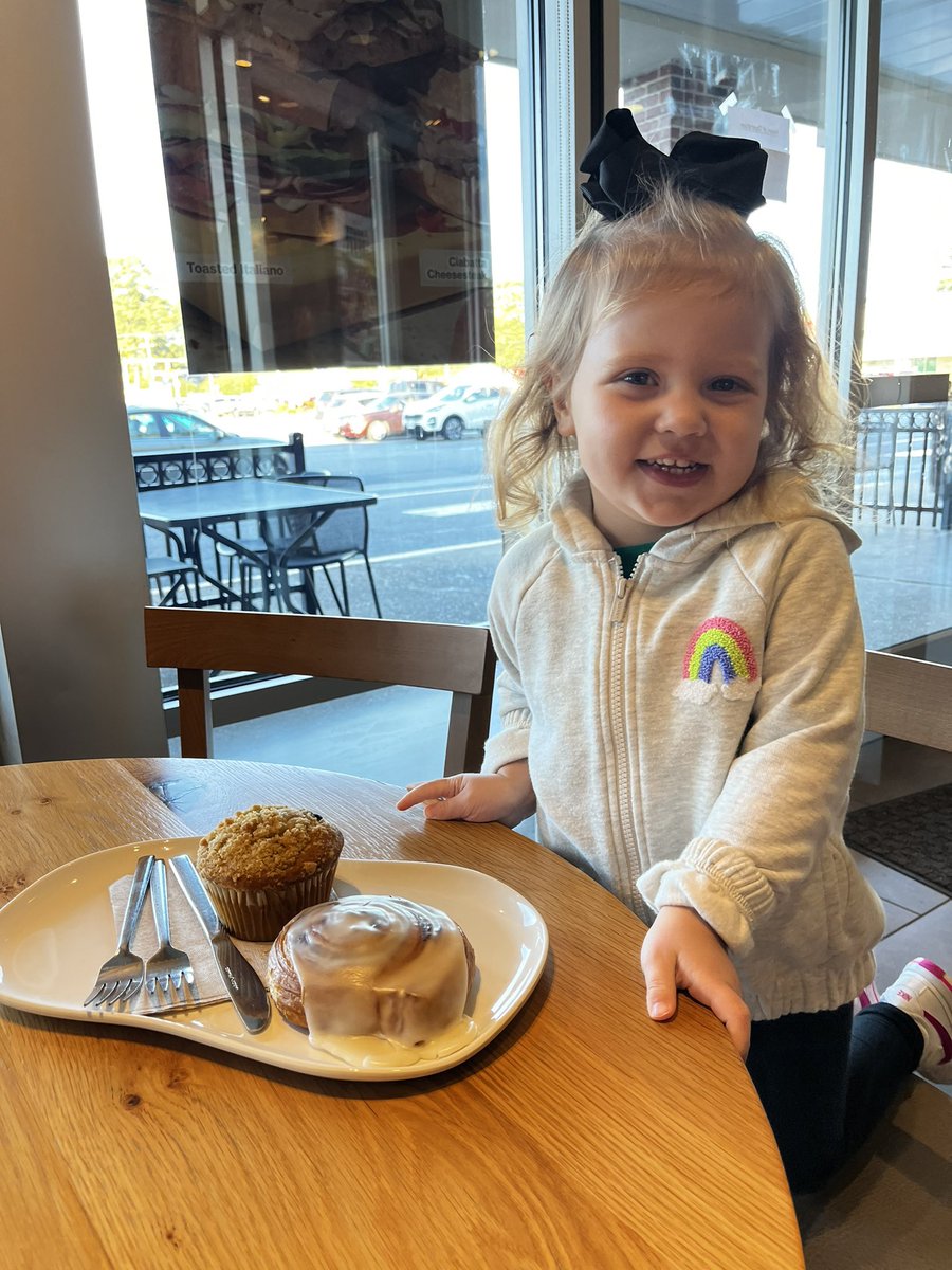 ElliottSaysWhat's tweet photo. Blueberry Muffin, Cinnamon Roll and my bestest girl! #MyRy https://t.co/3Gm4P4V7Hg