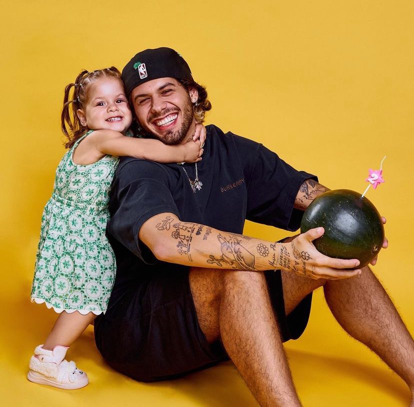 maria flor nem esconde quem é o fav dela