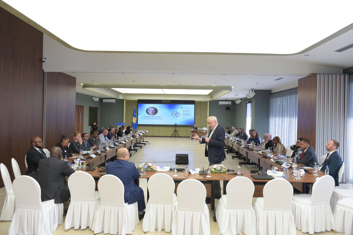 Remembering President Havel’s visit to Kosovo in June 1999, "The Lessons Learned",  was the topic that Ambassador Martin Palous, Director of the Václav Havel Program for Human Rights and Democracy, discussed with our diplomats.
 ✴️It was a great discussion 
#DiplomaticSchool10