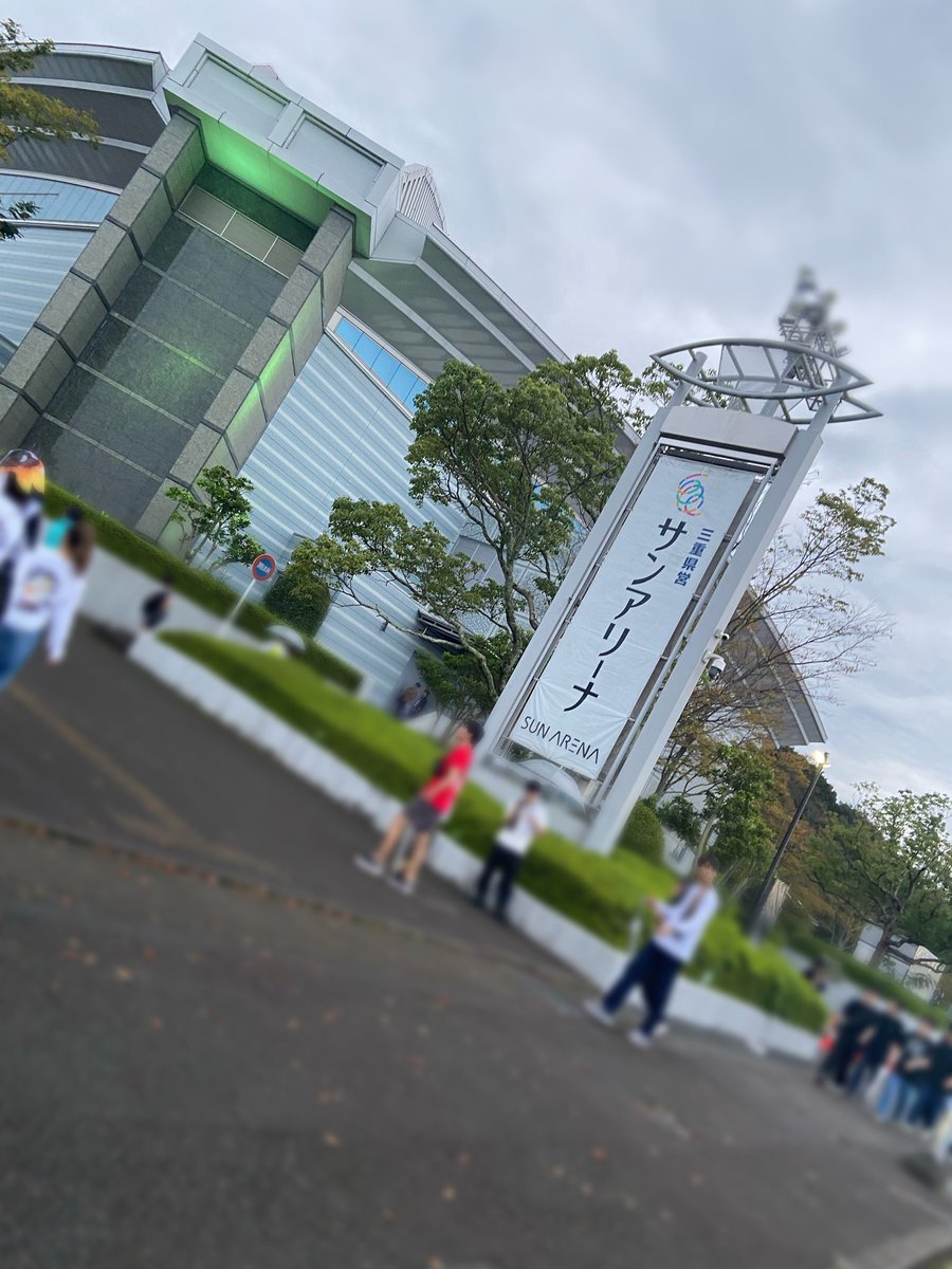 uw_t_6's tweet photo. 諸事情により5月からバタバタで
そんな時にツアー発表されて
14年ぶりの三重公演諦め方向やったけど
なんとか行けて本当に本当によかった。

全然浮上してないから忘れられとると思ったけど
会おって言ってくれた人ありがとう🥰
両日共crewじゃない人と参戦やったから会えやんくてごめんね🙇🏻‍♀️ https://t.co/QoVMcHuEAS