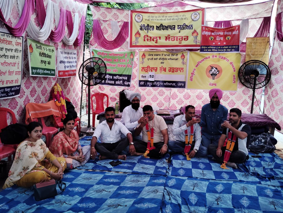 Gurpreet0531's tweet photo. How much is shameful for @PbGovtIndia when #nationalaward winner teacher @PaliKhadim have to sit on hunger strike for his pay commission and #CSR RULES written in his order. 
ਅੱਜ ਮਿਤੀ 22-10-2024 ਨੂੰ ਕੰਪਿਊਟਰ ਅਧਿਆਪਕਾਂ ਦੇ ਸੰਗਰੂਰ ਮੋਰਚੇ ਵਿੱਚ ਲੜੀਵਾਰ ਭੁੱਖ ਹੜਤਾਲ ਦੇ ਤਹਿਤ 52ਵੇਂ ਦਿਨ ਕੰਪਿਊਟਰ ਅਧਿਆਪਕਾਂ ਦਾ ਮਾਣ, National Award Winner , ਵੀਰ ਪਾਲੀ ਖ਼ਾਦਿਮ (ਅੰਮ੍ਰਿਤਪਾਲ ਸਿੰਘ, ਲੁਧਿਆਣਾ) ਵੱਲੋਂ ਰਣਜੀਤ ਸਿੰਘ ਪਟਿਆਲਾ ਭੁੱਖ ਹੜਤਾਲ ਤੇ ਬਿਠਾਇਆ ਗਿਆ।

ਮਾਣ ਹੈ ਹੁਨਰਵਾਨ, ਕਾਬਿਲ ਅਤੇ ਸੰਘਰਸ਼ੀ ਕੰਪਿਊਟਰ ਅਧਿਆਪਕਾਂ ਤੇ।✊✊

ਵੱਲੋਂ
ਕੰਪਿਊਟਰ ਅਧਿਆਪਕ ਭੁੱਖ ਹੜਤਾਲ ਸੰਘਰਸ਼ ਕਮੇਟੀ 
22-10-2024
@BhagwantMann @harjotbains @HarpalCheemaMLA @CsPunjab @AamAadmiParty @AAPPunjab @raghav_chadha @KuldeepSinghAAP @SukhpalKhaira @bsmajithia @PargatSOfficial @Partap_Sbajwa @timesofindia @thetribunechd @etribune @JagranNews @JagbaniOnline 
@JagranNews @DainikBhaskar @punjabisath1 @BJP4Delhi @DelhiCongress @ptcnews 
@ABPNews @ZeeNews @ZeePunjabHH