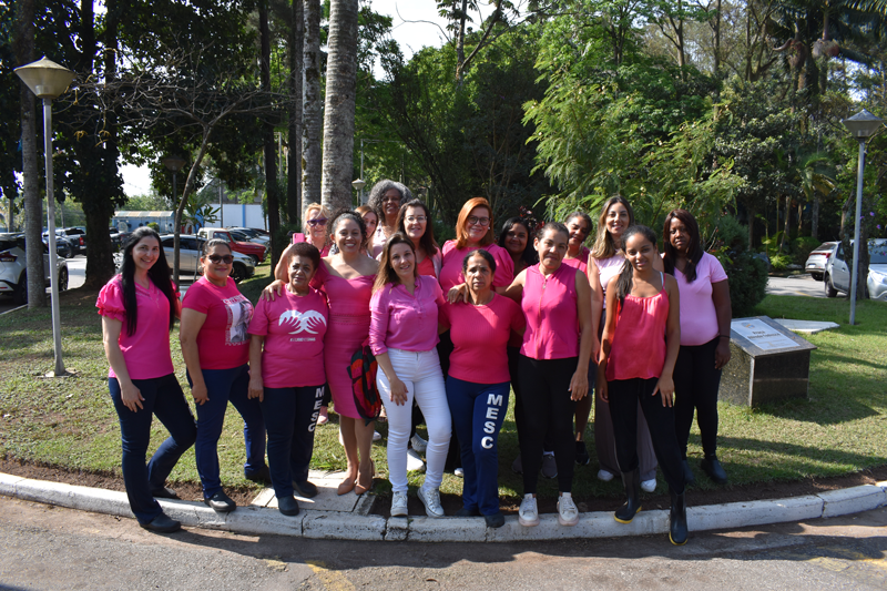 clube_mesc's tweet photo. 📷 Nossos momentos especiais de carinho e prevenção às mulheres: Outubro Rosa dos funcionários e Vôlei Máster
#Mesc #FamíliaMesquiana #GestãoXavier #OutubroRosa https://t.co/u1ET95jvfR