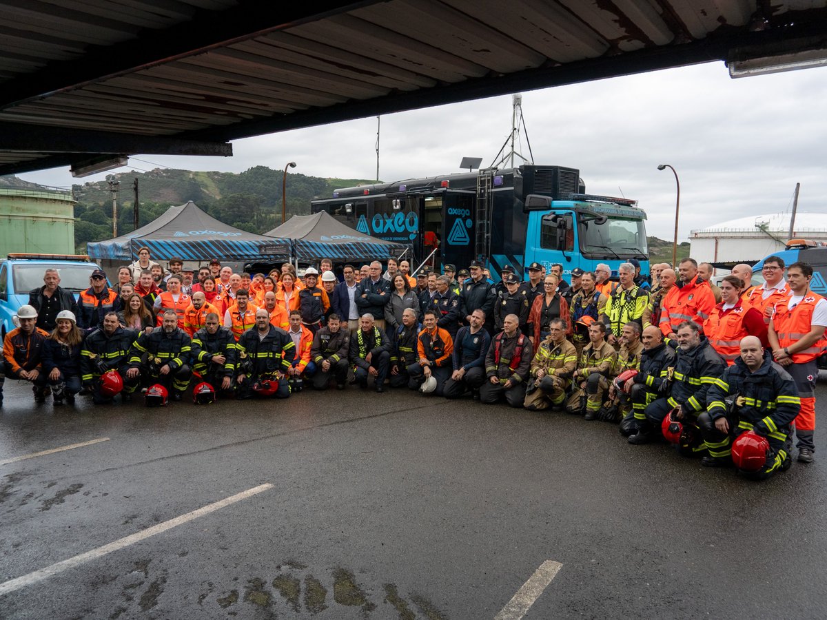 CruzRojaCoruna's tweet photo. La coordinación es esencial para responder a una emergencia. La formación y las ganas, también.
¡Gracias al voluntariado y al equipo técnico implicado en el simulacro de accidente para las pruebas del #Es_Alert!
#EnTodasPartes https://t.co/5VFVOFJ1my