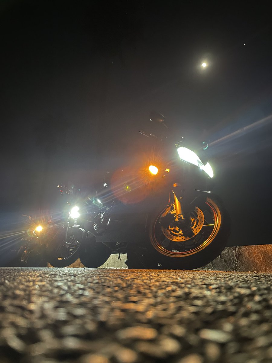 TA_01007's tweet photo. 蒲フォルニア
星めっちゃ綺麗だった🤩

#ナイトツーリング
#ハーレー
#cbr
#バイク好きな人と繋がりたい 
#ツーリング仲間募集中　
#バイクのある風景 
#バイクのある景色
#バイク乗りと繋がりたい https://t.co/nKlLSTtbvX