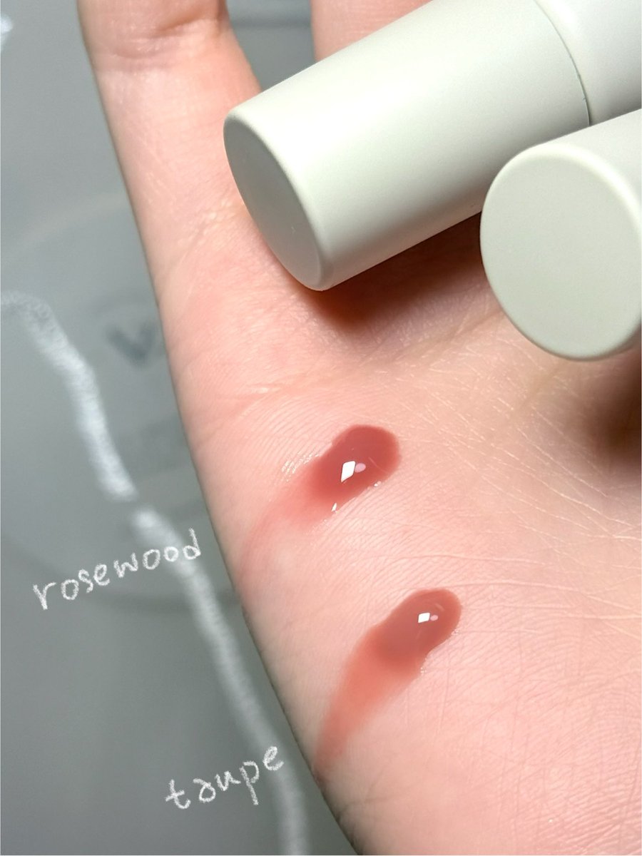 badbaddiary's tweet photo. refy lip gloss🤍🧊 https://t.co/8NoRqYCS8T