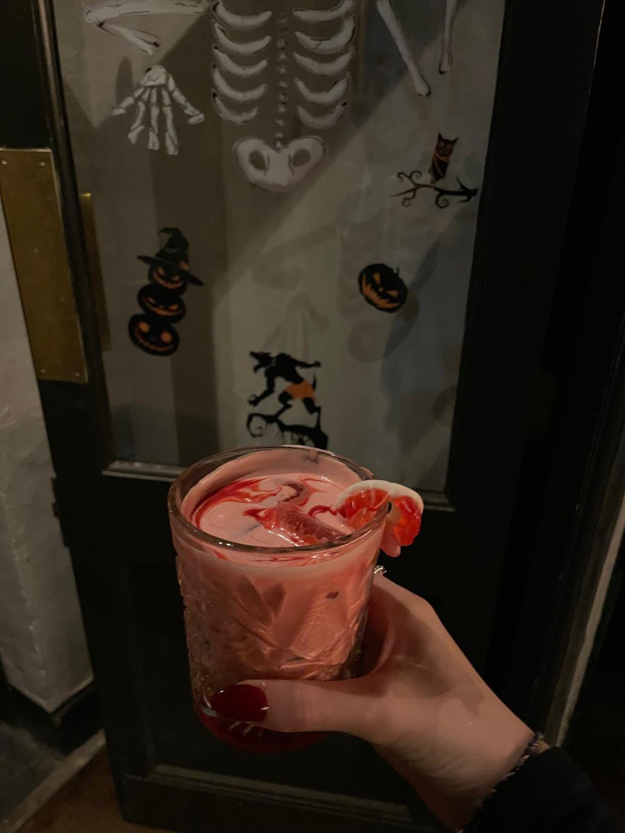 GreyhoundH's tweet image. Don’t forget we will be selling our spooky cocktails all week, you wouldn’t want to miss out🍸👻

@youngspubs #halloweencocktails🍹🍸🍹 #spookycocktails #halloween #spookyseason