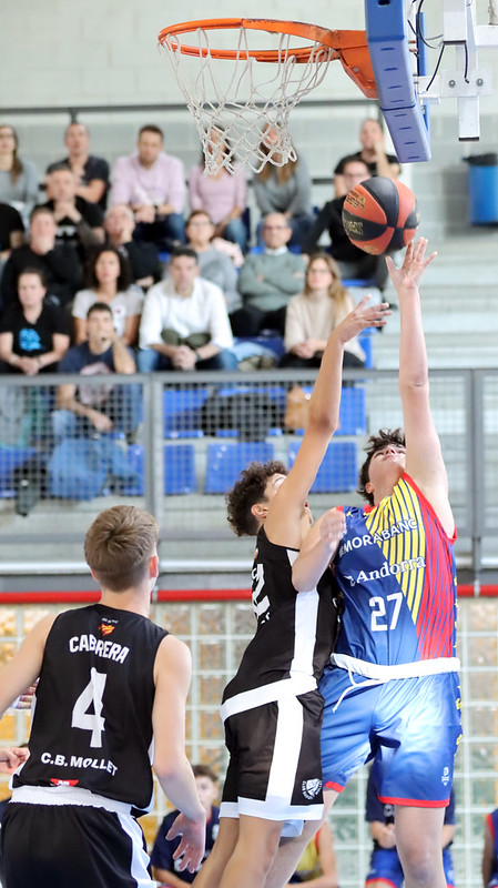 IsaDrets's tweet image. Tornem amb els findes de reportatges de bàsquet!! 📸🏀
Com m'agrada la samarreta de #labase d'enguany. 🥰