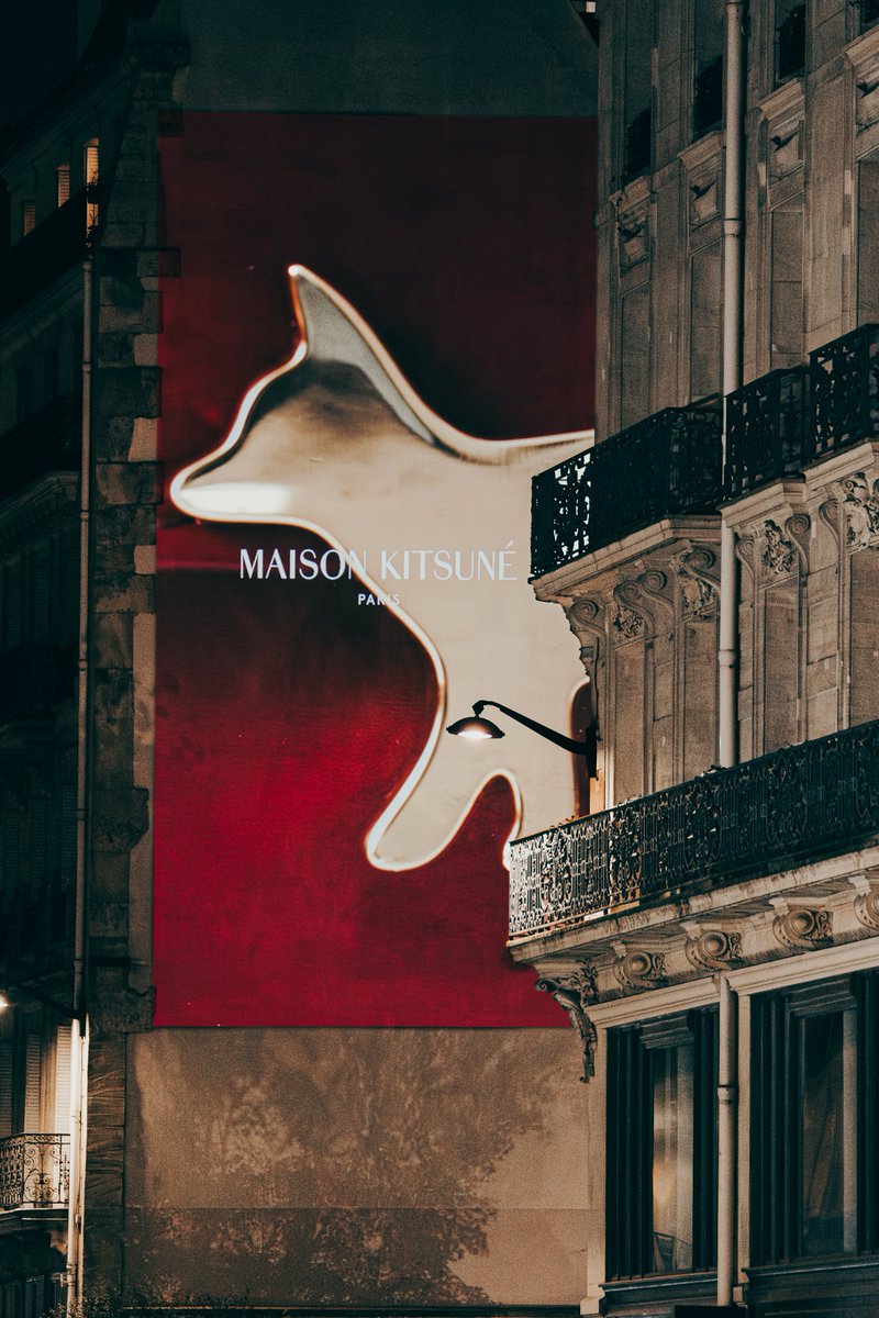 The Edie bag lights up Paris​

Discover the Edie campaign starring Charlotte De Witte all around the city of lights​

#MaisonKitsune #TheEdie