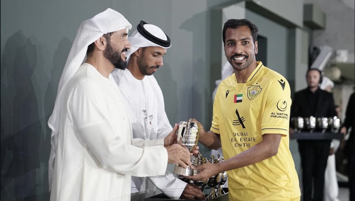 كلمة يجب أن تُقال:
حاول الجميع استبدالك
وحاول البعض إضعافك
ووصفوك بأنك ضعيف 
وجبهتك ثغرة
أتوا بـ ياباني ليحل محلك 
فشل وطالب الجميع بك
دخلت امام الوحدة وفزنا
وأساسياً أمام الغرافة وفزنا

شكرا لك 
<a href="/s_alazizi2/">سالم العزيزي</a> 💛
#الغرافة_الوصل