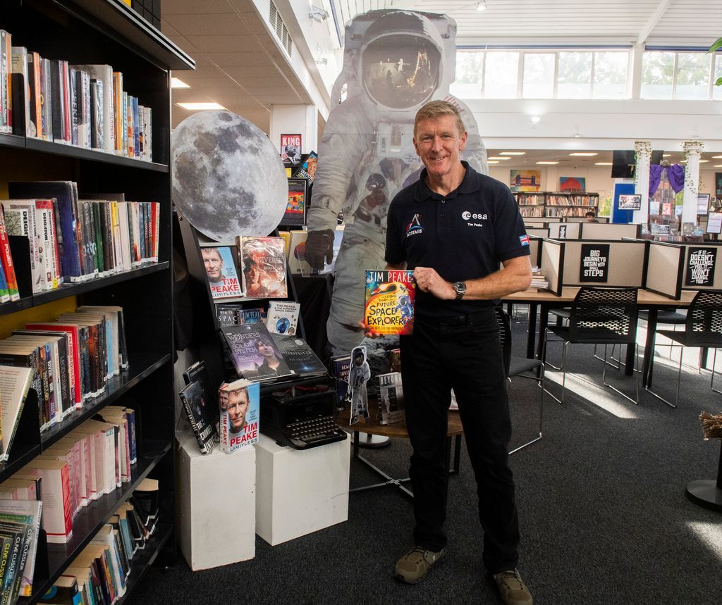 habsboys's tweet photo. Students from Habs Boys, Habs Girls and partner schools joined a live talk with astronaut
@astro_timpeake! 👨🚀 His space stories inspired students to dream big and reach for the stars 📷Full article: https://t.co/tFN1I0XbuP #TimPeake https://t.co/dVaE4XFRJi