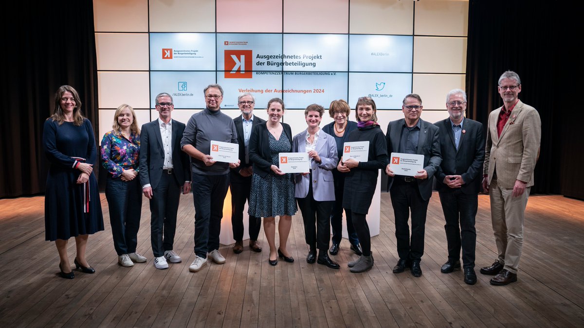 Paust's tweet photo. Die Preisträger der diesjährigen Auszeichung "Gute #Bürgerbeteiligung" sind die Städte Köln, Brandis, Sulz am Neckar und die Initiative Bonn im Wandel.
https://t.co/8Utfe4yIbY https://t.co/n6tZV1HrUK