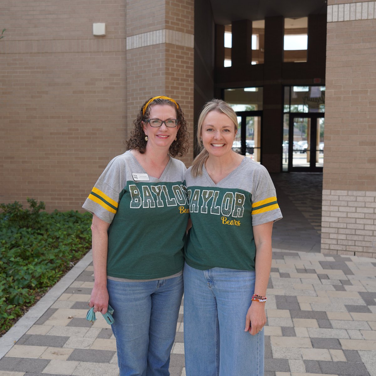 FBA_Middle's tweet photo. It's day 2⃣ of #FBAMiddleSchool Spirit Week! We saw lots of #FBACreate-ive duos today, from 'War and Peace' to a team of Houston Astros! Some of our Leadership Team even showed their #FBAWarriorSpirt. We can't wait to see what students come up with for day three! #WeAreFBA https://t.co/PzYfTFSOdS